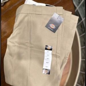 Women’s khakis size 18 dickies brand. Brand new.